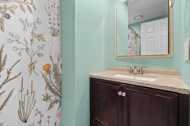 8719 E Valleyway Ave, Spokane, WA 99212