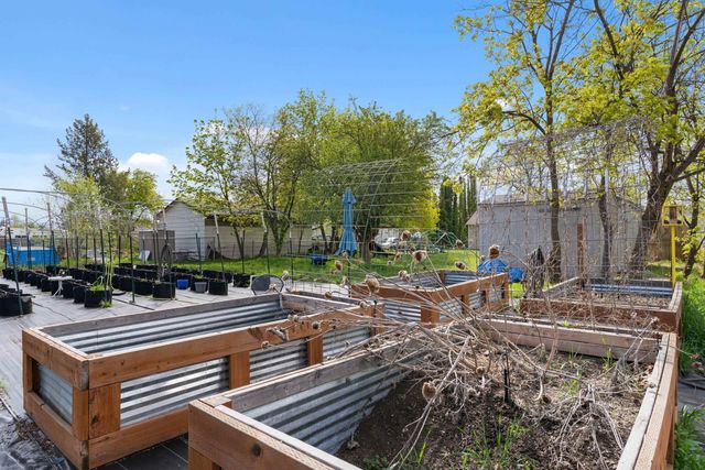 8719 E Valleyway Ave, Spokane, WA 99212