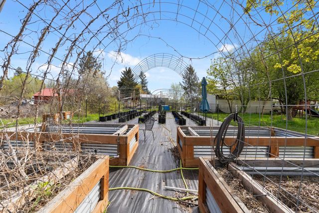 8719 E Valleyway Ave, Spokane, WA 99212