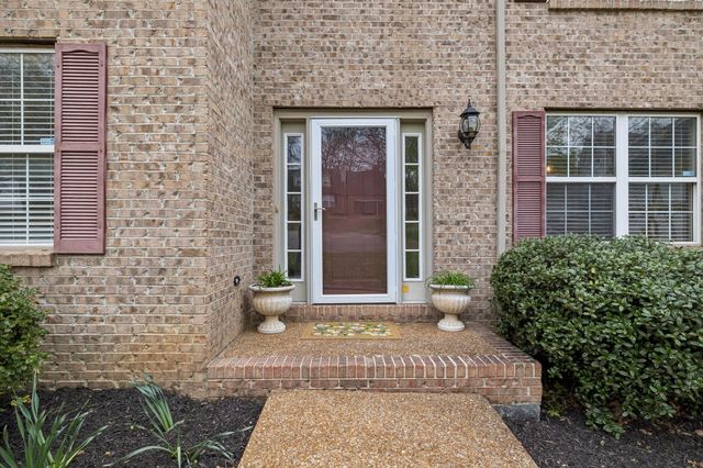 121 Bentree Dr, Hendersonville, TN 37075