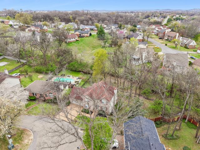 121 Bentree Dr, Hendersonville, TN 37075