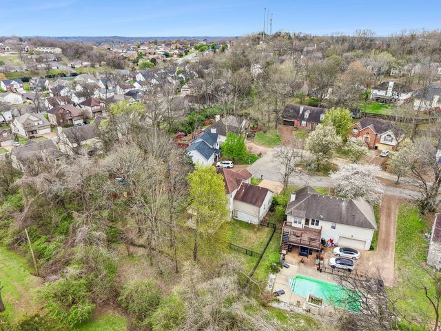 121 Bentree Dr, Hendersonville, TN 37075