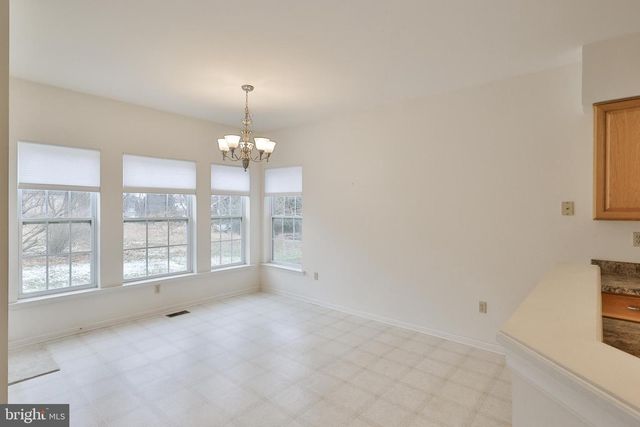 1384 HENNABERRY LN, Easton, PA 18040