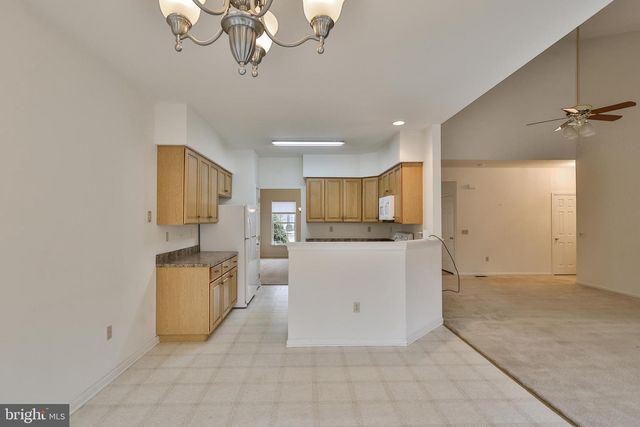 1384 HENNABERRY LN, Easton, PA 18040