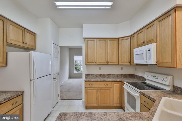 1384 HENNABERRY LN, Easton, PA 18040