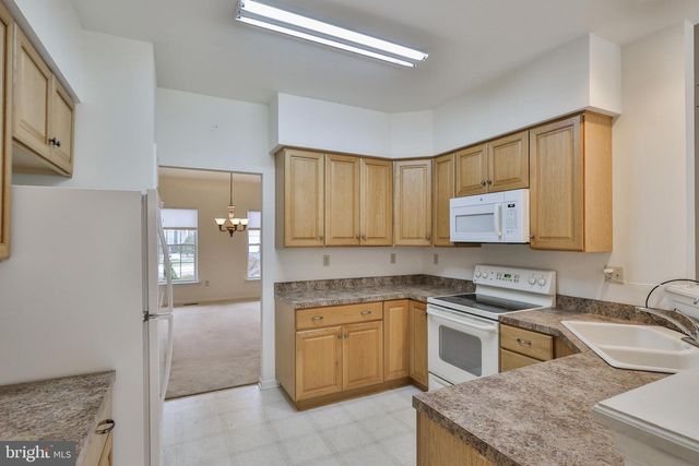 1384 HENNABERRY LN, Easton, PA 18040