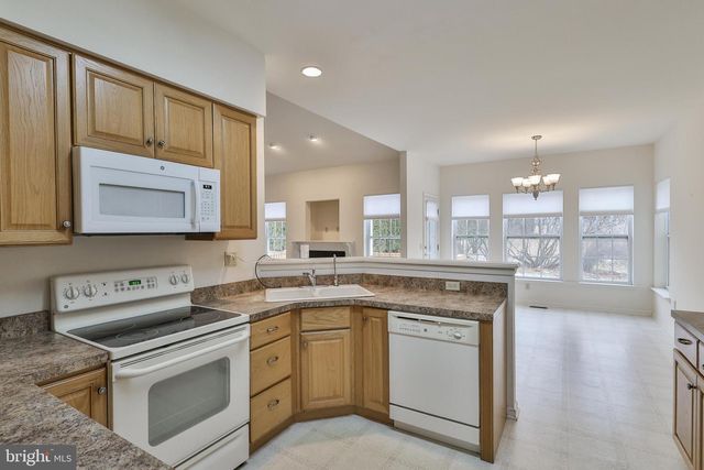 1384 HENNABERRY LN, Easton, PA 18040