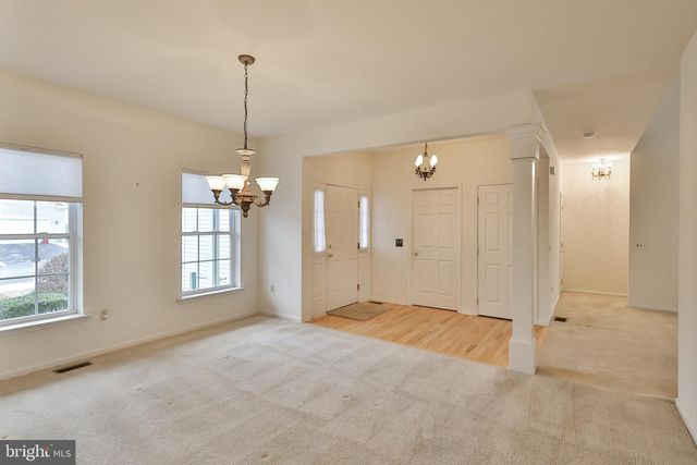 1384 HENNABERRY LN, Easton, PA 18040