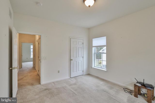 1384 HENNABERRY LN, Easton, PA 18040