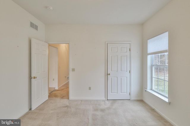 1384 HENNABERRY LN, Easton, PA 18040