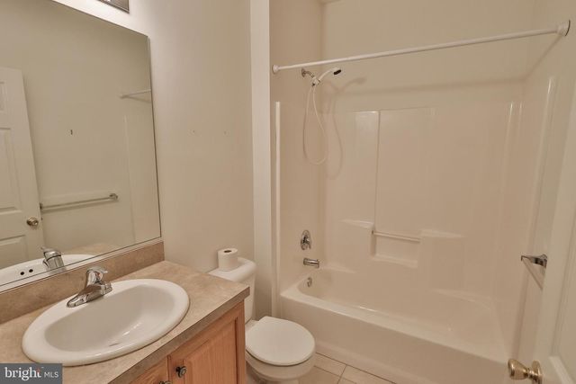 1384 HENNABERRY LN, Easton, PA 18040