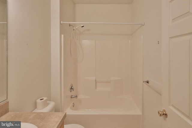 1384 HENNABERRY LN, Easton, PA 18040