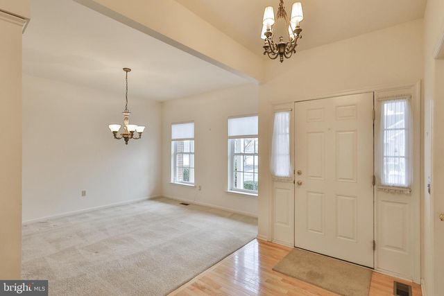 1384 HENNABERRY LN, Easton, PA 18040