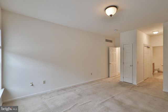 1384 HENNABERRY LN, Easton, PA 18040