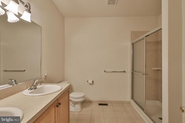 1384 HENNABERRY LN, Easton, PA 18040