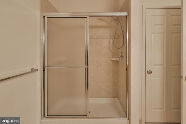 1384 HENNABERRY LN, Easton, PA 18040