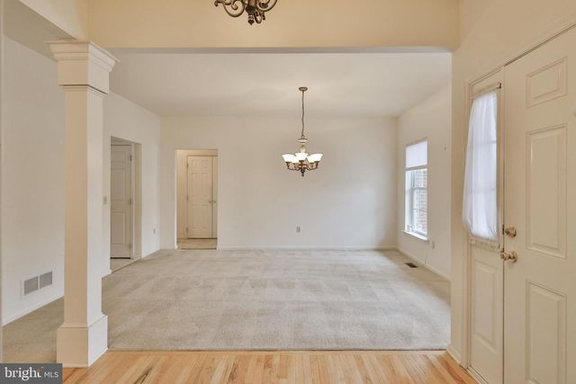 1384 HENNABERRY LN, Easton, PA 18040