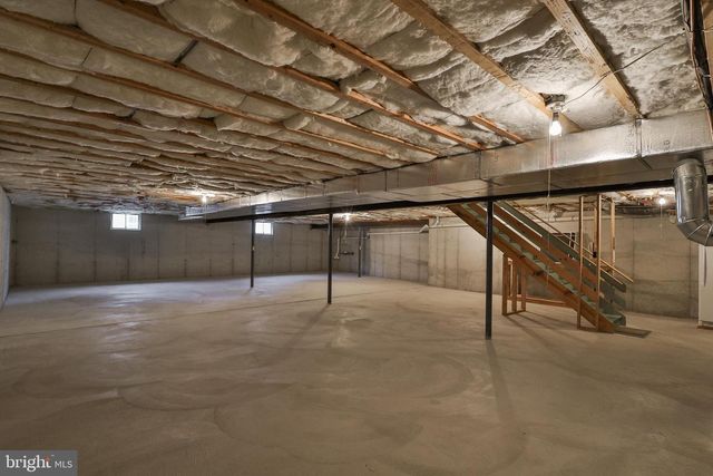 1384 HENNABERRY LN, Easton, PA 18040