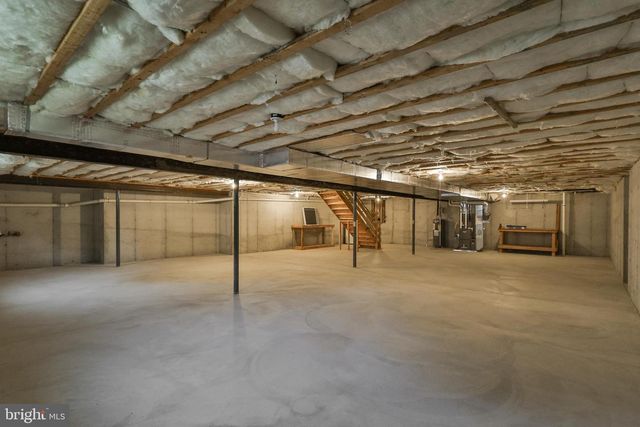 1384 HENNABERRY LN, Easton, PA 18040