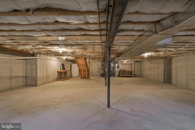 1384 HENNABERRY LN, Easton, PA 18040