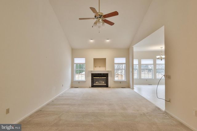 1384 HENNABERRY LN, Easton, PA 18040