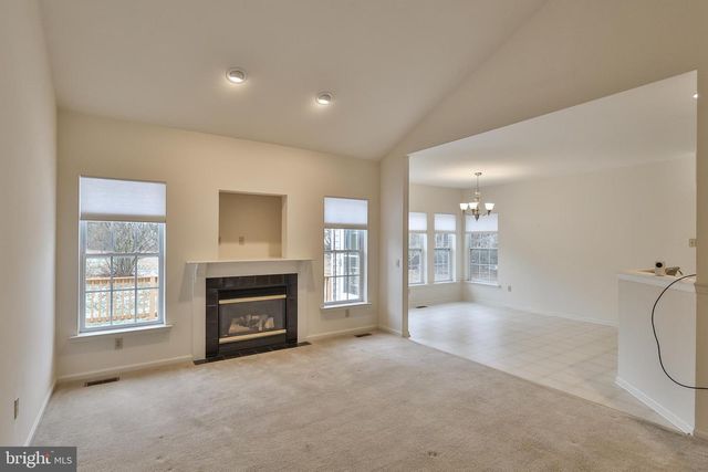 1384 HENNABERRY LN, Easton, PA 18040