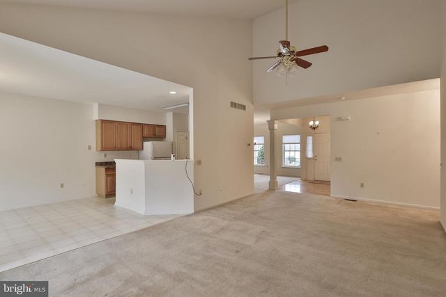 1384 HENNABERRY LN, Easton, PA 18040