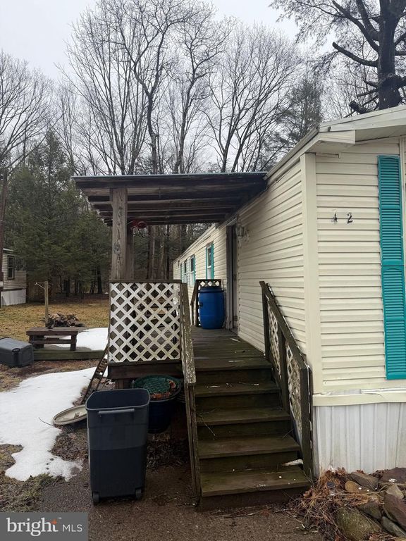 Image 2 of property listing at 42 HESS LN, White Haven, PA 18661