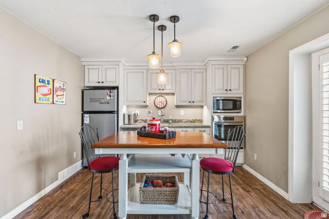 2114 W SURREY CIR, Taylorsville, UT 84129