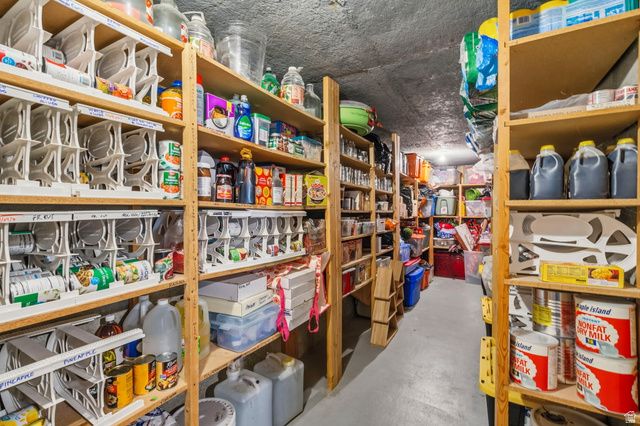 2114 W SURREY CIR, Taylorsville, UT 84129