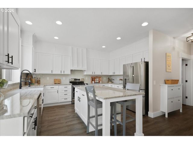 20152 CHANTICLEER Pl, Oregon City, OR 97045