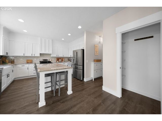 20152 CHANTICLEER Pl, Oregon City, OR 97045