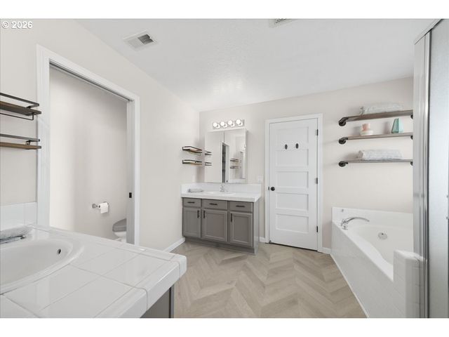 20152 CHANTICLEER Pl, Oregon City, OR 97045