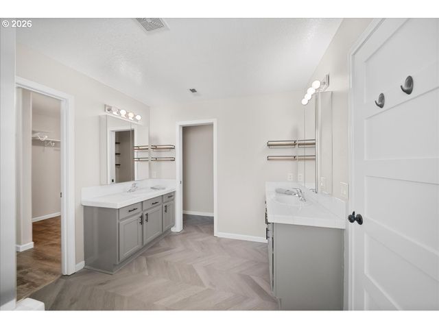 20152 CHANTICLEER Pl, Oregon City, OR 97045