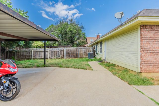 2709 Brittany Drive, Euless, TX 76039
