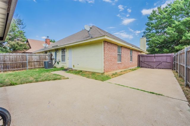 2709 Brittany Drive, Euless, TX 76039