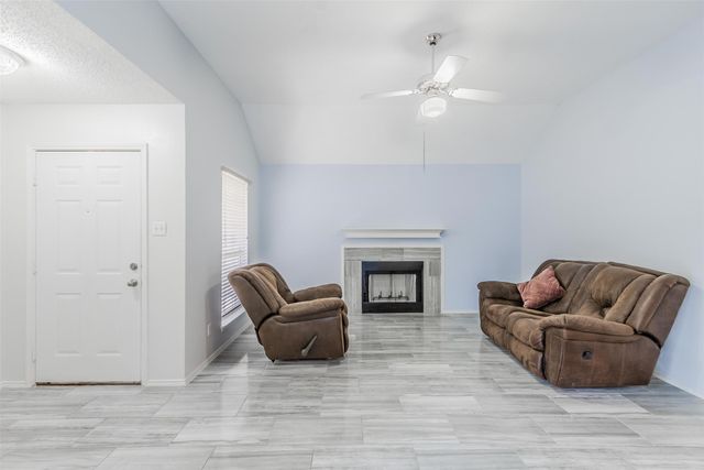 2709 Brittany Drive, Euless, TX 76039
