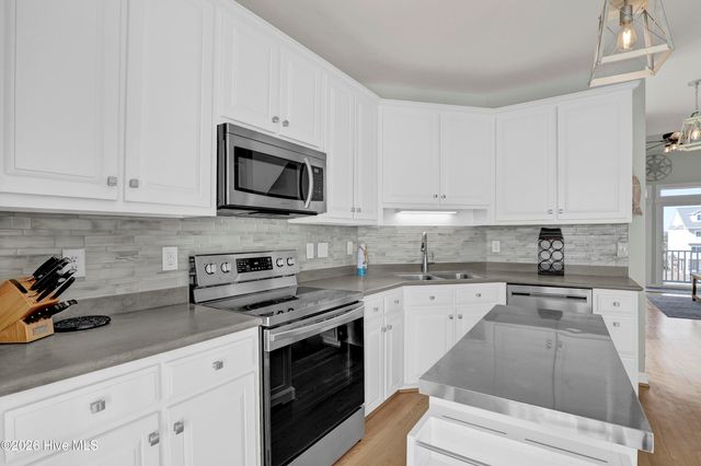 3809 Island Drive, Sneads Ferry, NC 28460