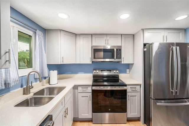 801 83RD AVENUE N 316, St Petersburg, FL 33702