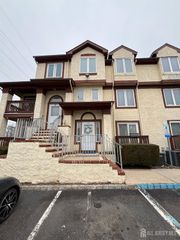 101 Michaels Court, Woodbridge Proper, NJ 07095