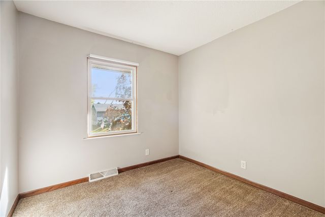 3108 Huxley Lane SW, Cedar Rapids, IA 52404