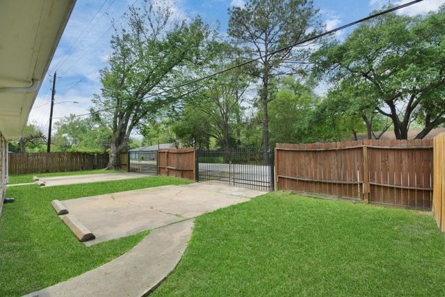 8622 Elbert Street B, Houston, TX 77028