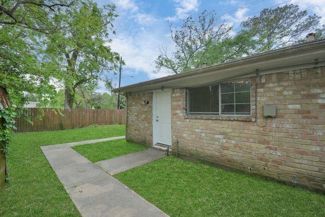 8622 Elbert Street B, Houston, TX 77028