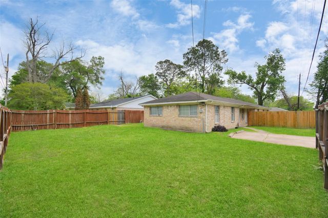 8622 Elbert Street B, Houston, TX 77028