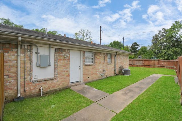 8622 Elbert Street B, Houston, TX 77028