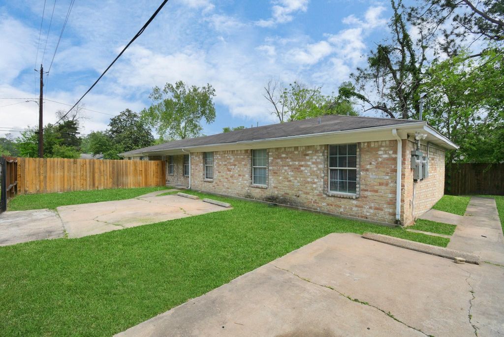 8622 Elbert Street B, Houston, TX 77028