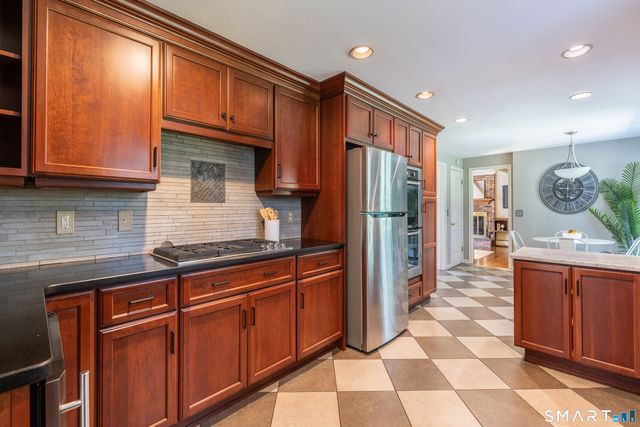 5 Grand Place, Newtown, CT 06470
