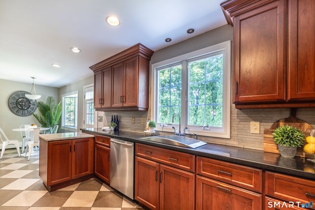 5 Grand Place, Newtown, CT 06470