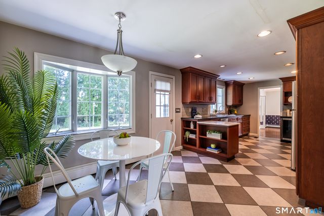 5 Grand Place, Newtown, CT 06470