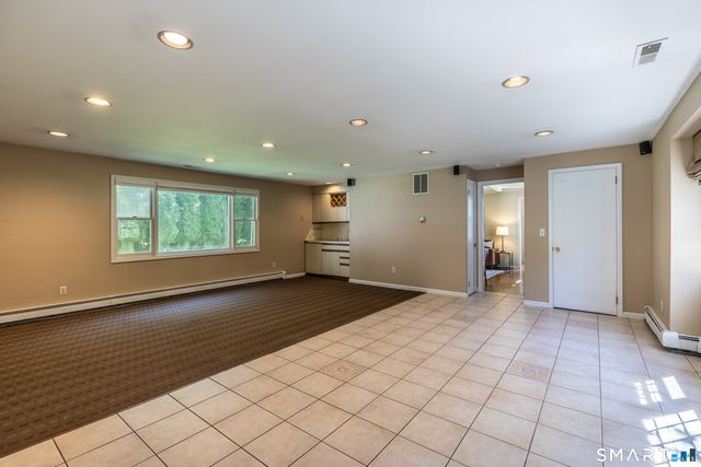 5 Grand Place, Newtown, CT 06470